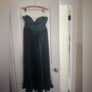 Elegant Green Strapless Pleated Dress